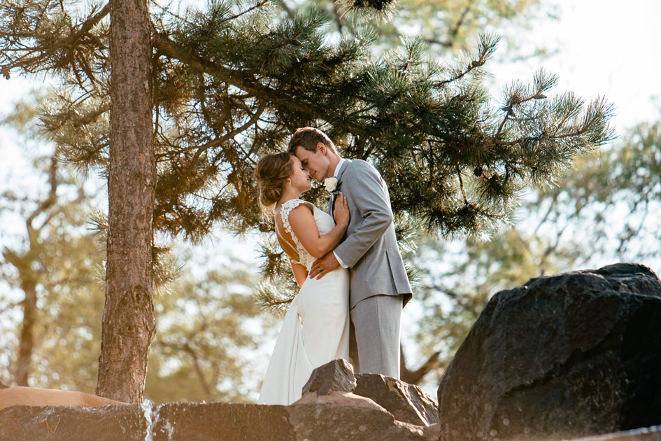 Young couple married in a breathtaking space overlooking Como Lake