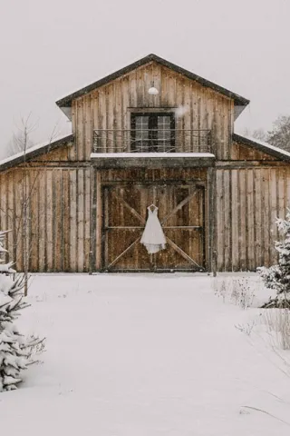 Minnesota Winter Wedding at Creekside Farm
